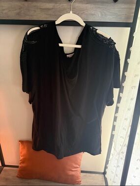 Avenue Black Cold-Shoulder Lace Trim Short Sleeve Top